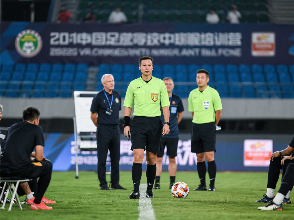 中超裁判培训营启动,提升执法专业水准 中超裁判培训营启动,提升执法专业水准